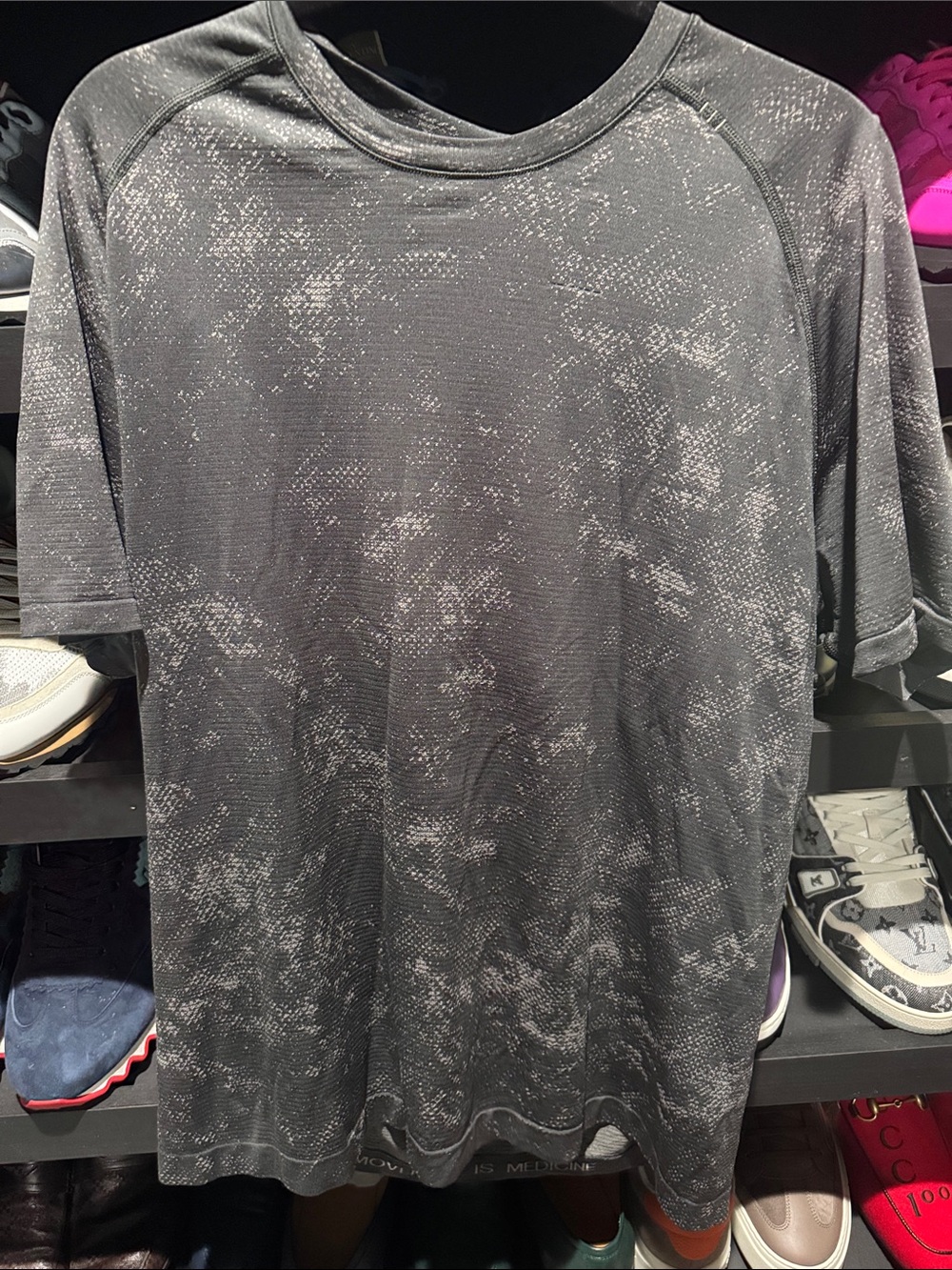 lululemon athletica Men's Heathered Charcoal Short-Sleeve Tee